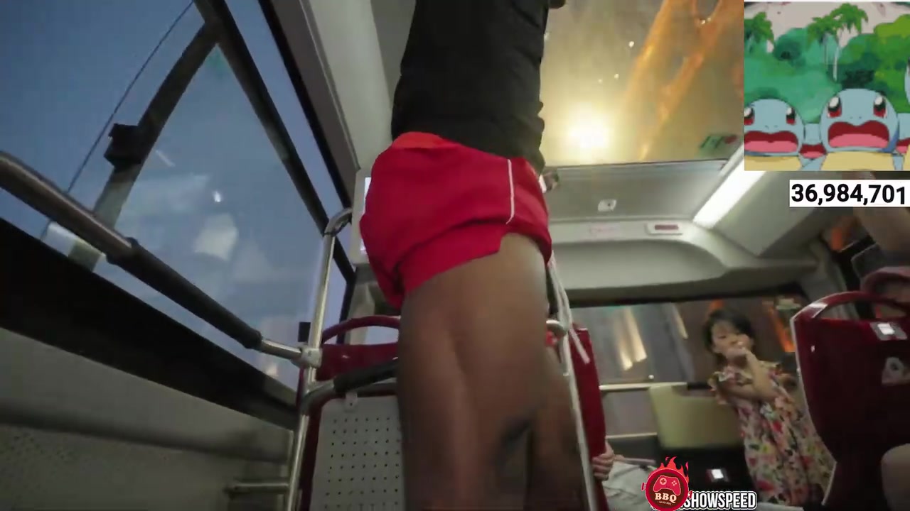 DB视讯官网小孩哥也懂这个梗？Speed巴士与小孩一起播放《阳光彩虹小白马》