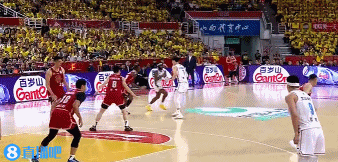 DB视讯百家乐难顶😥曾凡博掩护吃到第3次犯规+嘴唇出血 还被迪亚洛打了一下