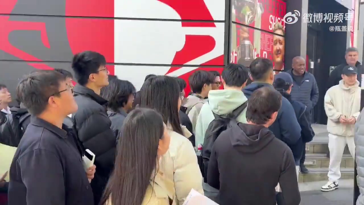 DB电子官网博主：兑现承诺，赵心童早上返回克鲁斯堡给粉丝签名合影