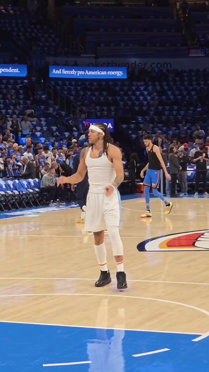 DB电子官网绝不放弃😭！阿隆-戈登将进行赛前热身 希望能够出战今晚的比赛